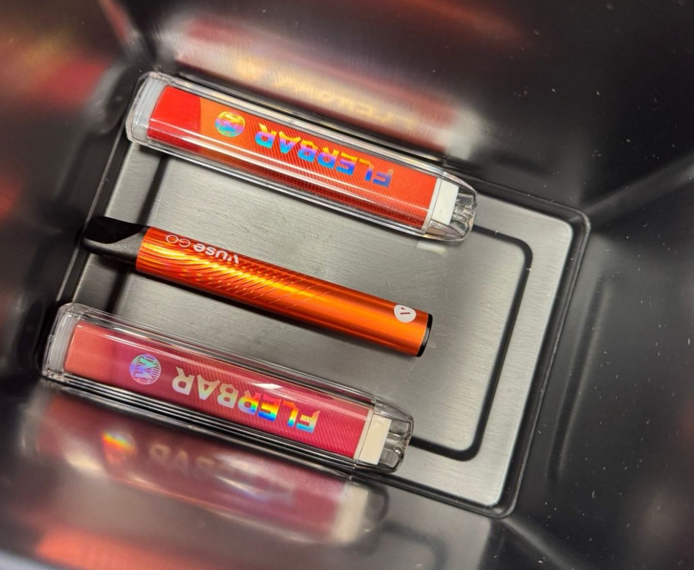 beste vapes 2024 Schiere Massen an E-Einweg-Zigaretten setzen Recyclinganlagen in Brand main image 0